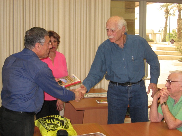 ביקור יו"ר ומזכירת הסניף באחוזת ראשונים, אפריל 2008