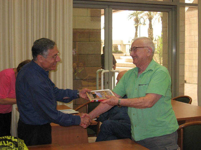 ביקור יו"ר ומזכירת הסניף באחוזת ראשונים, אפריל 2008