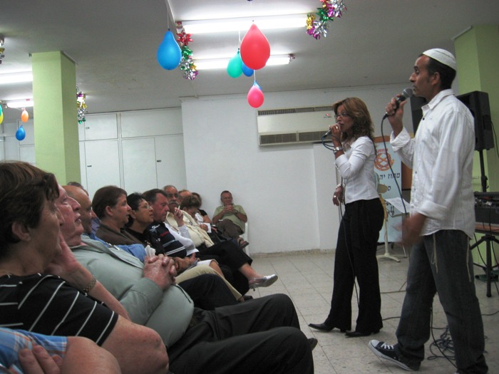 הרמת כוסית לכבוד פסח, אפריל 2008