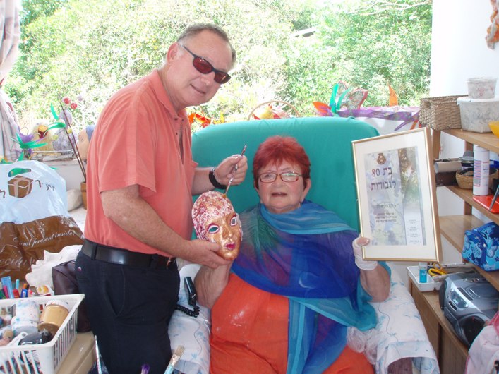 הענקת תעודת גבורות לרות גולדשטיין, יוני 2008