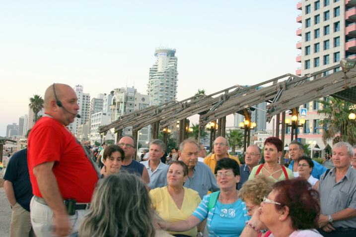 סיור לילי בתל אביב, יולי 2008