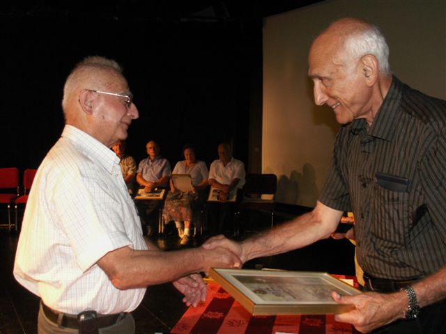 טקס הענקת שי לחברים שהגיעו לגבורות 24.9.08