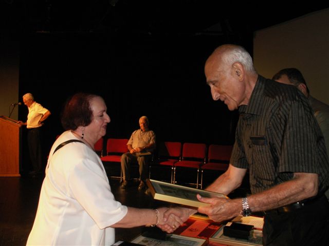 טקס הענקת שי לחברים שהגיעו לגבורות 24.9.08