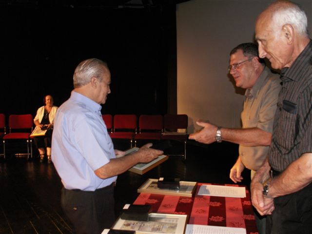 טקס הענקת שי לחברים שהגיעו לגבורות 24.9.08