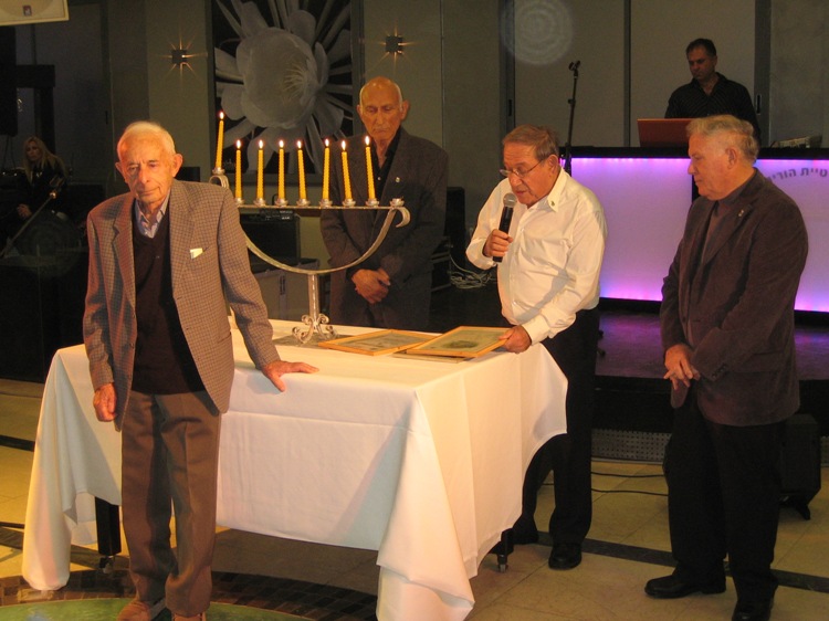 מסיבת חנוכה -סניפי כפר סבא, כוכב יאיר, צור יגאל ואלפי מנשה, דצמבר 2008