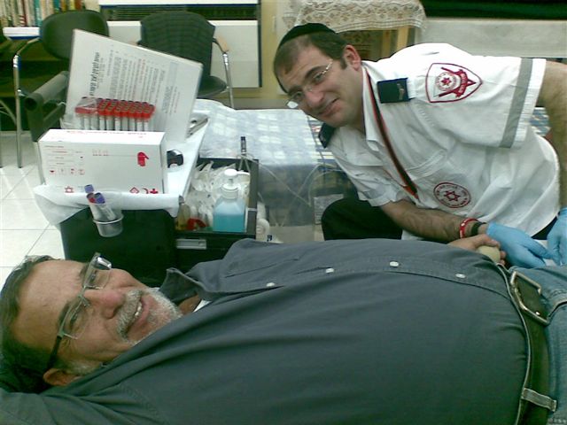 התרמת דם במועדון הסניף בעת מבצע "עופרת יצוקה"