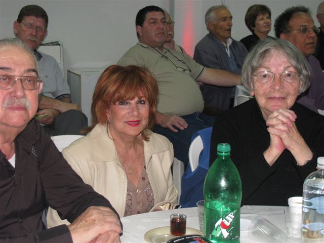 מפגש חברים והרמת כוסית לכבוד חג הפסח של סניפי בת-ים וחולון ב- 31.3.2009