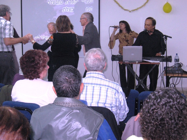 ערב הרמת כוסית לפסח, אפריל 2009