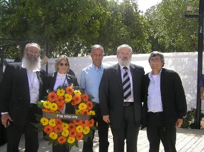 חברי הנהלת המחוז בטקס יום השואה ביד ושם, אפריל 2009