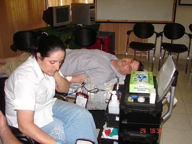 התרמת דם במועדון צוות ברעות, יולי 2006