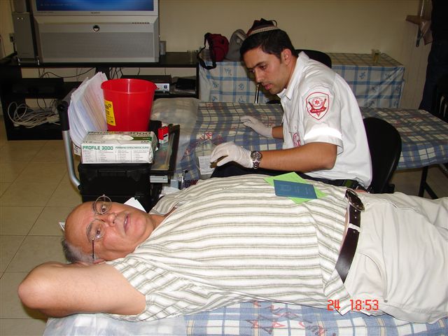 התרמת דם במועדון צוות ברעות, יולי 2006