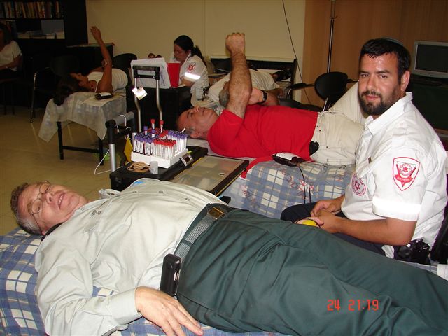 התרמת דם במועדון צוות ברעות, יולי 2006