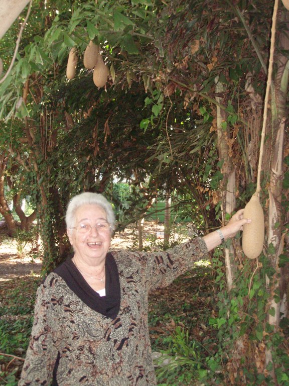 ביקור אצל אלמנת חבר הסניף איילה ברק במעגן מיכאל והענקת תעודת הגעה לגבורות