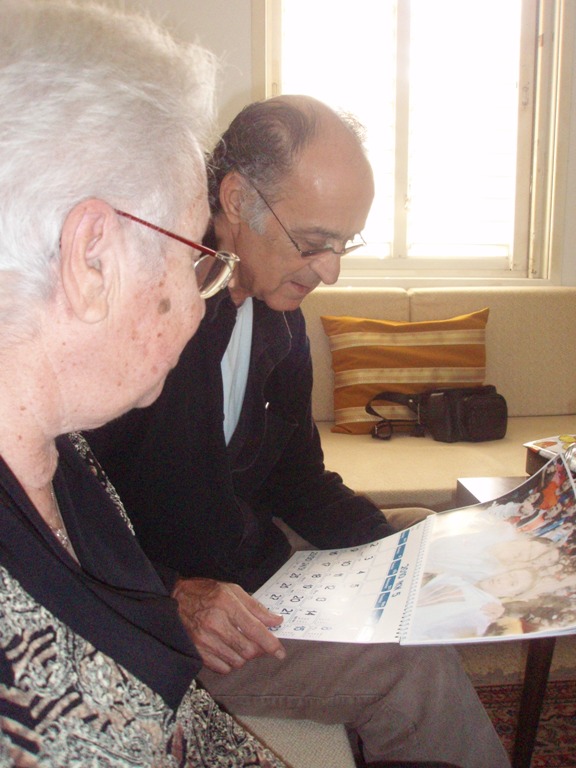 ביקור אצל אלמנת חבר הסניף איילה ברק במעגן מיכאל והענקת תעודת הגעה לגבורות