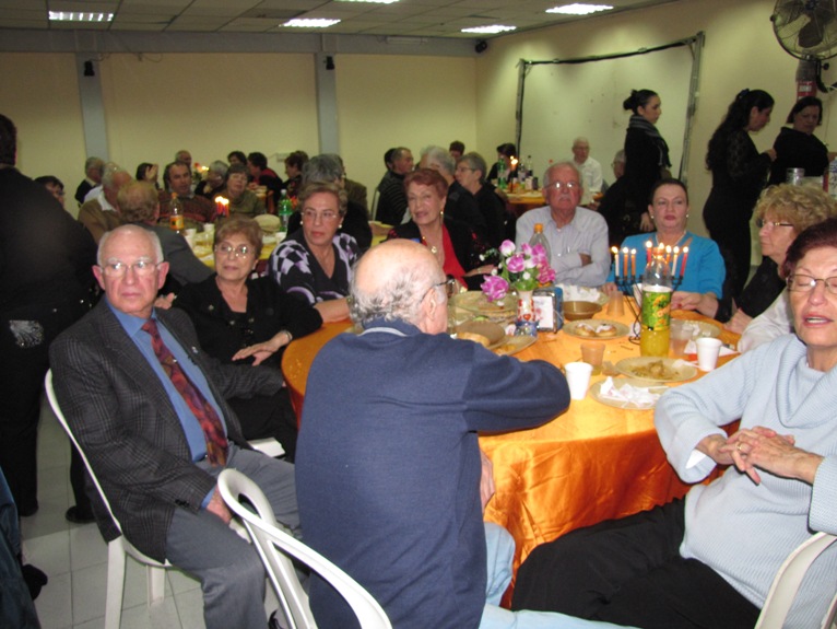 מסיבת חברים והדלקת נרות חנוכה שנערכה ב- 17 בדצמבר 2009