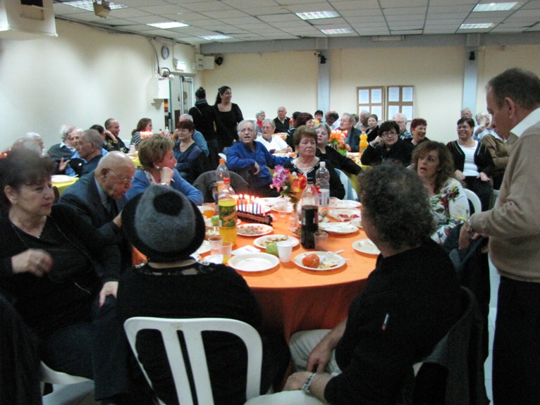 מסיבת חברים והדלקת נרות חנוכה שנערכה ב- 17 בדצמבר 2009