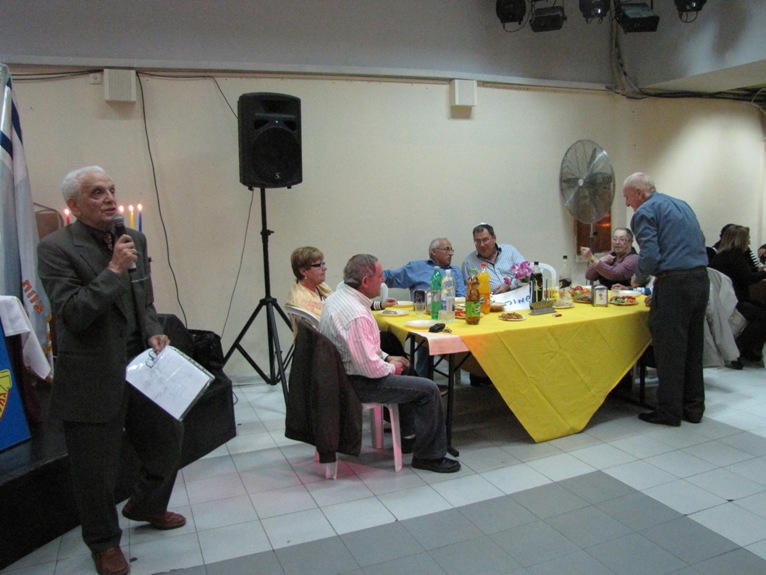 מסיבת חברים והדלקת נרות חנוכה שנערכה ב- 17 בדצמבר 2009