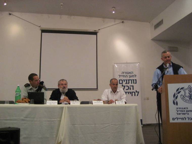 מפגש עם יו"ר "חבר" אל"מ צחי עין-גל, שנערך ב-17.11.09