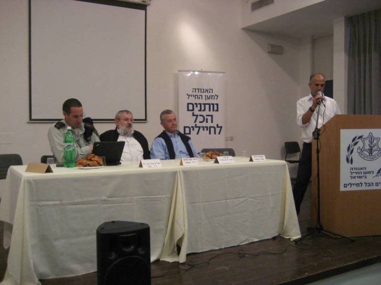 מפגש עם יו"ר "חבר" אל"מ צחי עין-גל, שנערך ב-17.11.09