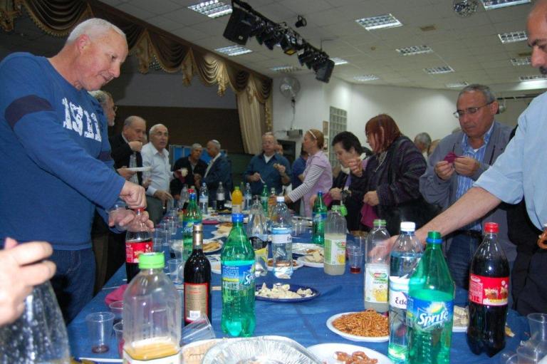 הרמת כוסית לכבוד פסח, מרץ 2010