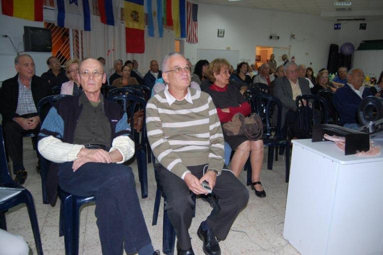 הרמת כוסית לכבוד פסח, מרץ 2010