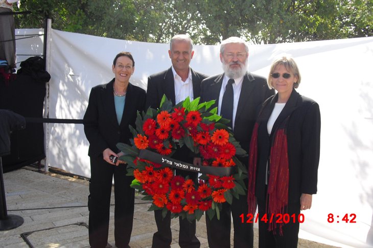 נציגי המחוז בטקס יום השואה ב"יד ושם", אפריל 2010