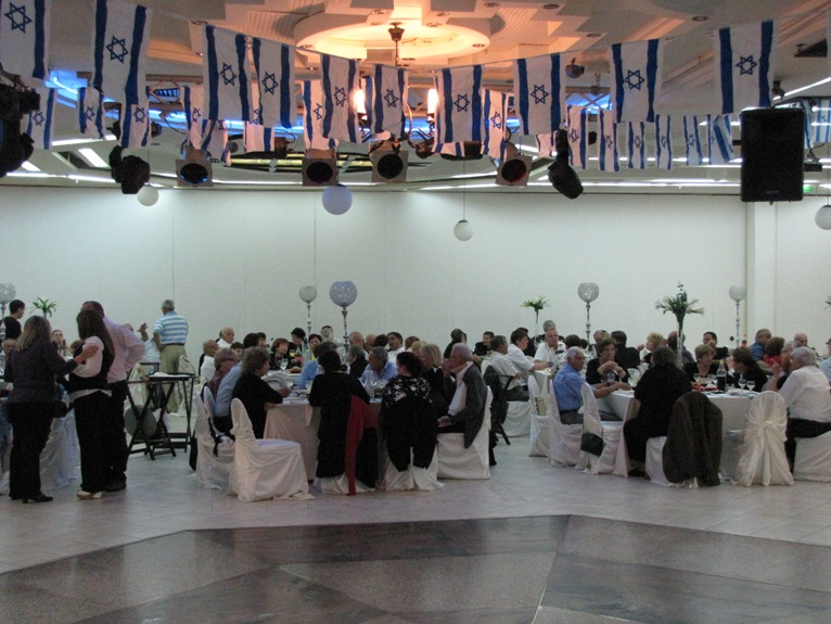 מסיבת יום העצמאות משותפת לסניף בת-ים ולסניף חולון שנערכה ב- 22 באפריל 2010