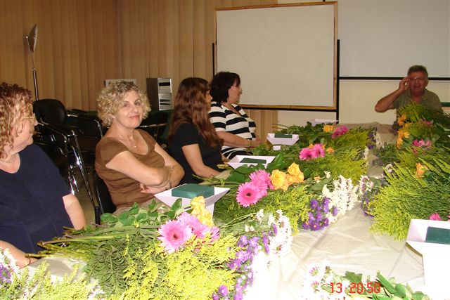 סניף רעות-מכבים-מודיעין: סדנת שזירת פרחים, ספטמבר 2006