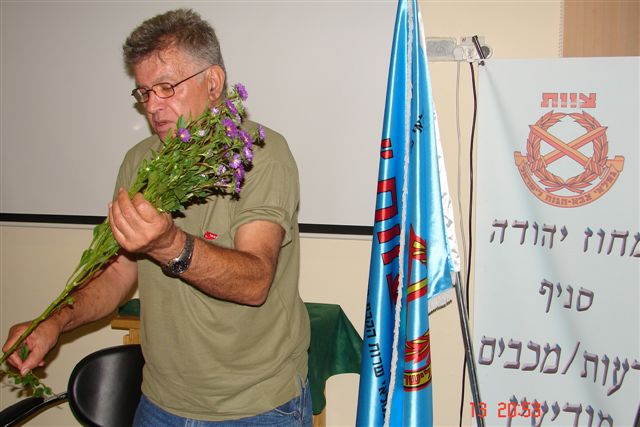 סניף רעות-מכבים-מודיעין: סדנת שזירת פרחים, ספטמבר 2006