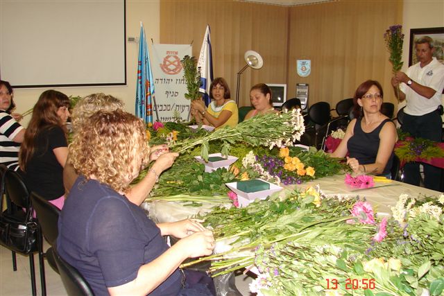 סניף רעות-מכבים-מודיעין: סדנת שזירת פרחים, ספטמבר 2006