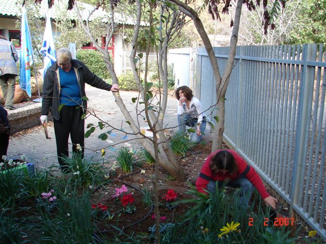 סניף רעות-מכבים-מודיעין: נטיעות ט"ו בשבט במועדון הסניף, פברואר 2007