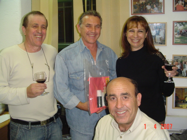 סניף העמקים: הרמת כוסית לפסח וחלוקת תעודות למתנדבי "בעקבות לוחמים", אפריל 2007