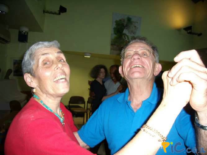 סניף בקעת אונו: סדנת יוגה צחוק, מאי 2007