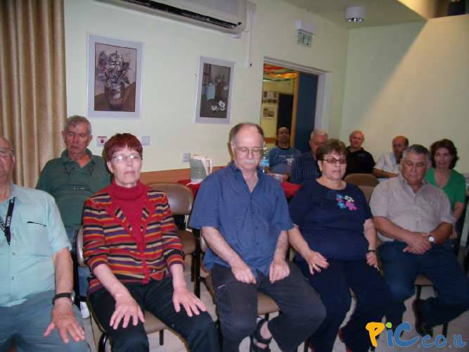 סניף בקעת אונו: סדנת יוגה צחוק, מאי 2007