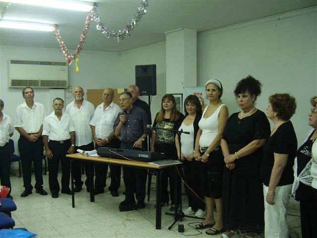 סניף ראשל"צ: חבורת הזמר של הסניף בהופעה ראשונה, יוני 2007