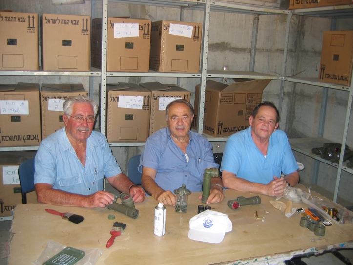 סניף חיפה: מתנדבים בימ"חים, יוני 2007