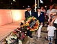נציגי סניף חולון מניחים זר בטקס יום הזיכרון ברחבת אנדרטת הזיכרון בחולון שנערך ב-4 במאי 2014
