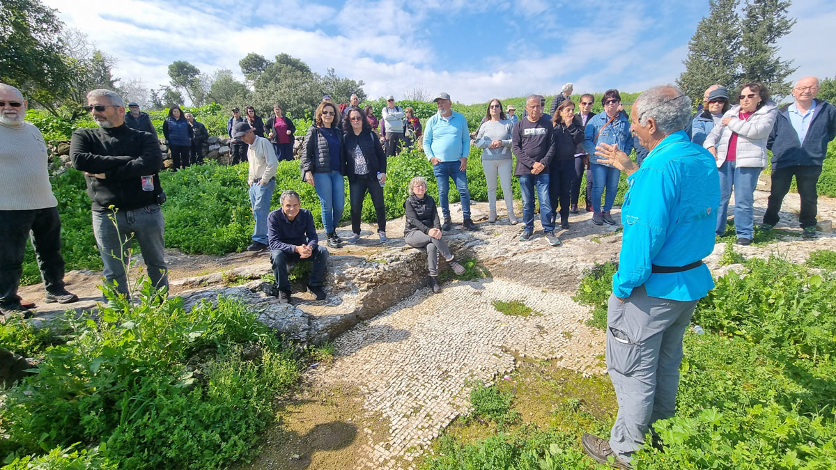 חברי סניף כרמיאל בטיול בעמק יזרעאל