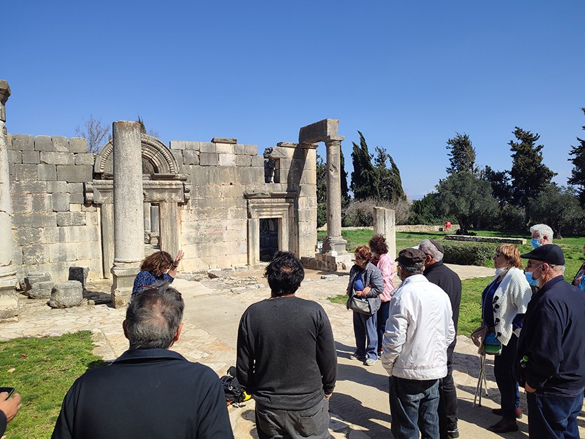 חברי סניף כרמיאל בביקור בבית הכנסת העתיק בברעם